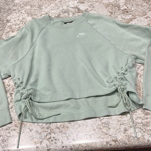 Cropped Nike crew neck